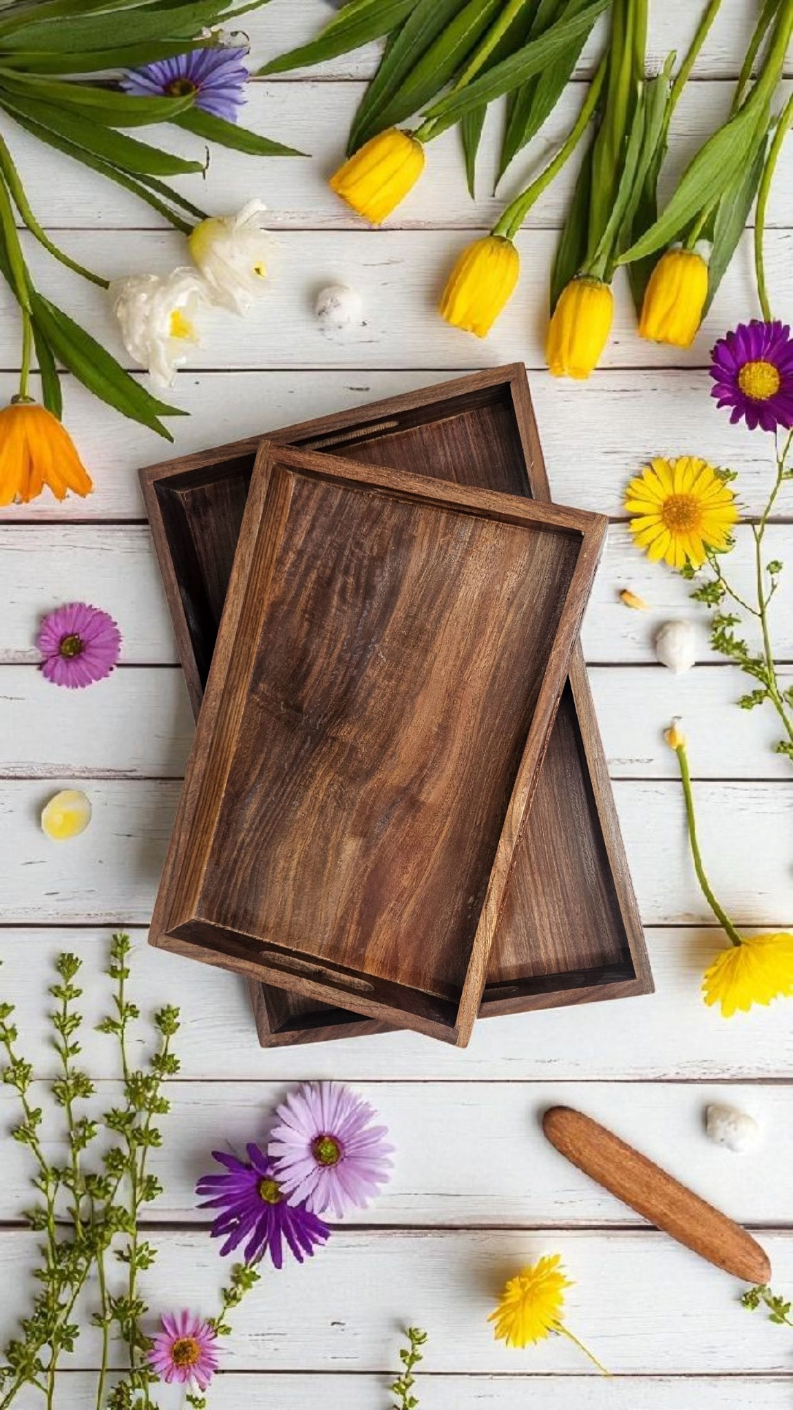 Premium Sheesham Wood Serving Tray with Intricate Border Carving – Handcrafted Elegance | Lakdibaazaar